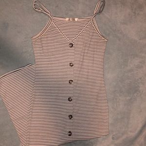 I’m selling a striped black and white dress 🦋